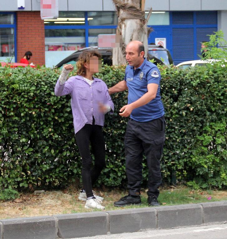 Adana'da sarhoş kadın ortalığı birbirine kattı! Taksiciye bıçak çekip aynalarını kırdı G3