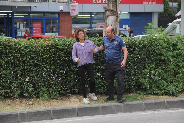Adana'da sarhoş kadın ortalığı birbirine kattı! Taksiciye bıçak çekip aynalarını kırdı G4