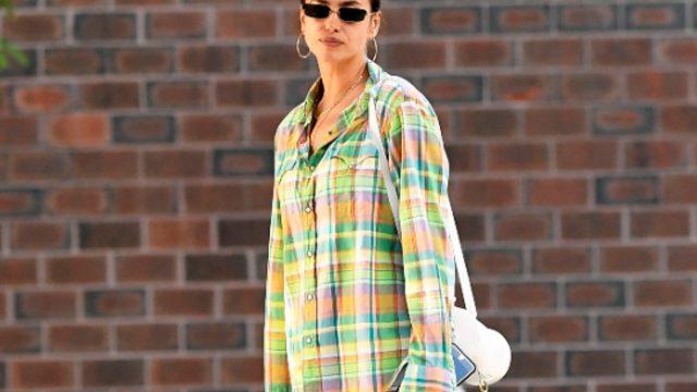 Irina Shayk mini şortuyla gezmelerde! Keyfi kaçtı