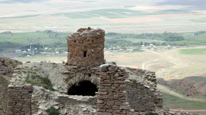 Defineciler 'Bakireler Manastırı'nı talan etti