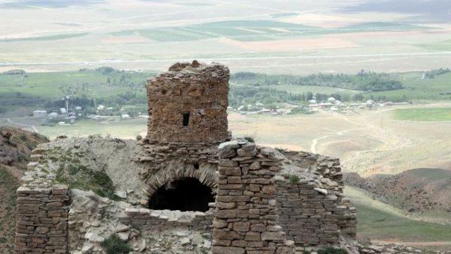 Defineciler 'Bakireler Manastırı'nı talan etti