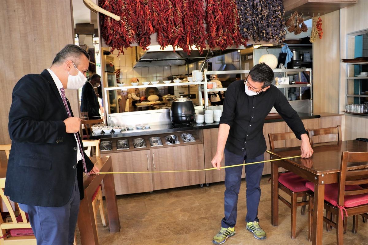 Bilim Kurulu &uuml;yesi, restoranda alınması gereken tedbirlerini anlattı