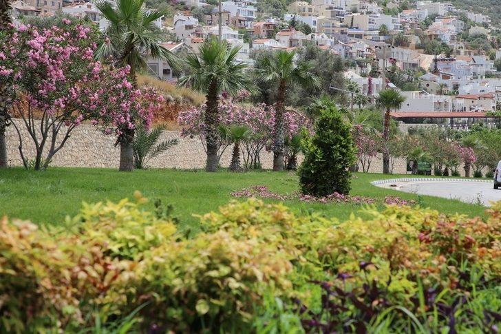 Kaş caddeleri çiçek bahçesine dönüyor G4