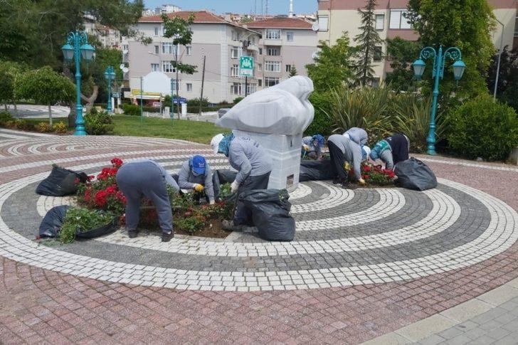 Yaz hazırlıkları sürüyor, parklar çiçek açıyor G1