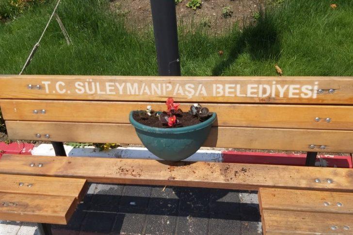 Yaz hazırlıkları sürüyor, parklar çiçek açıyor G3