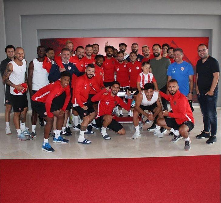 Antalyaspor 3 futbolcusunun doğun gününü kutladı G2