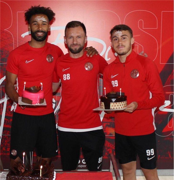 Antalyaspor 3 futbolcusunun doğun gününü kutladı G3