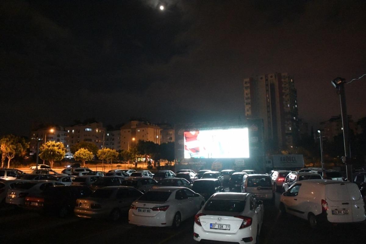 Antalyalılar &lsquo;Mandıra Filozofu&rsquo;yla eğlendi