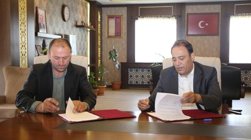 B&Uuml; Rekt&ouml;r&uuml; &Ccedil;apak, &ldquo; Biz her zaman vatandaşlarımızın destek&ccedil;isi olacağız&rdquo;