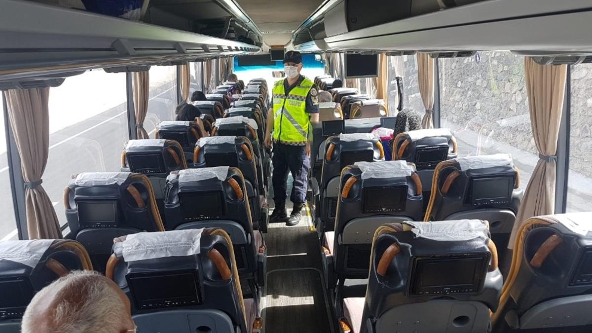Kars&rsquo;ta Jandarma&rsquo;dan yolcu otob&uuml;slerine uygulama
