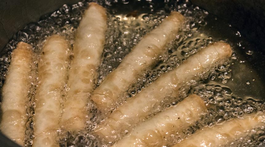 Sigara b&ouml;reği tarifi: &Ccedil;at kapı misafir i&ccedil;in en leziz b&ouml;rek tarifi veriyoruz! 