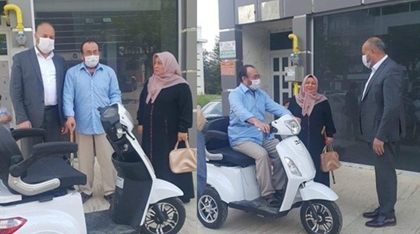 Y&uuml;r&uuml;me g&uuml;&ccedil;l&uuml;ğ&uuml; &ccedil;eken kişinin ak&uuml;l&uuml; araba sevinci