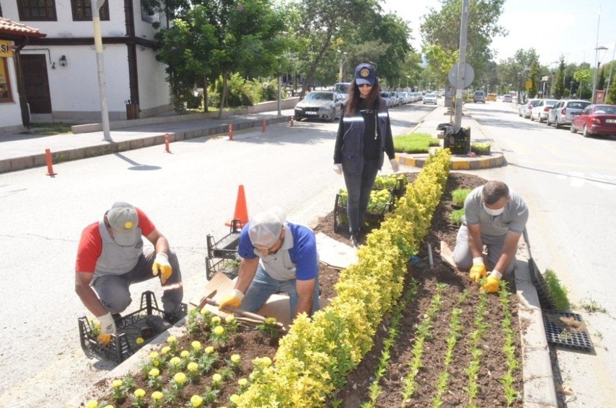 Kırıkkale Belediyesi her yerde &ccedil;alışmalarına devam ediyor