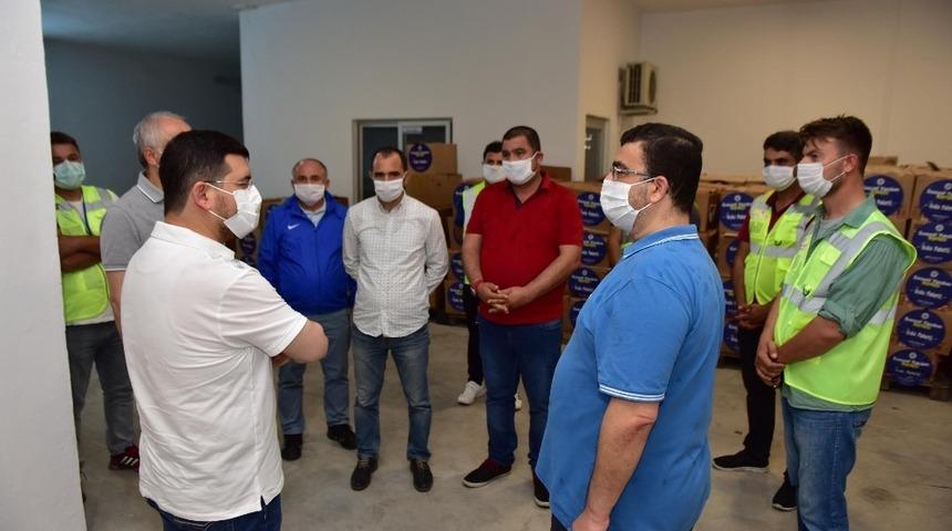 Başkan T&uuml;t&uuml;nc&uuml;: &ldquo;Montsuz, ayakkabısız &ouml;ğrenci kalmasın&rdquo;