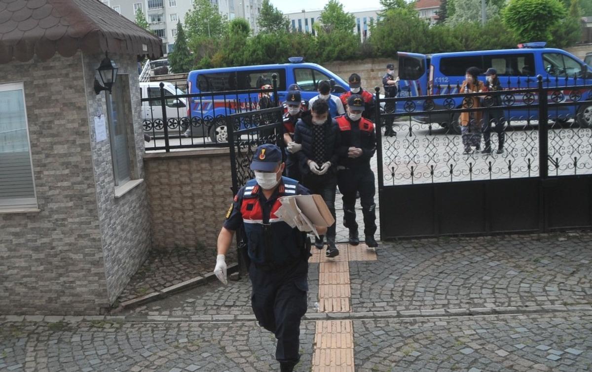 Jandarmadan uyuşturucu tacirlerine operasyon: 5 g&ouml;zaltı