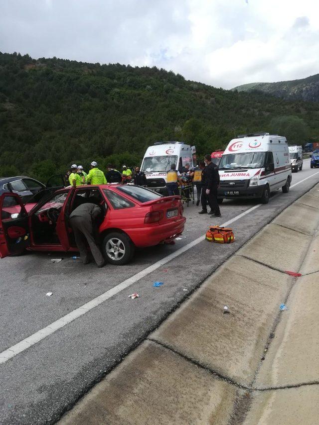 Kargı’da zincirleme trafik kazası 8 yaralı