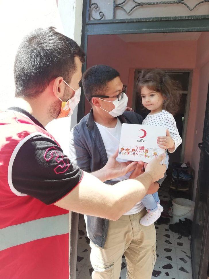 Türk Kızılayı Arguvan’da maske dağıttı G4