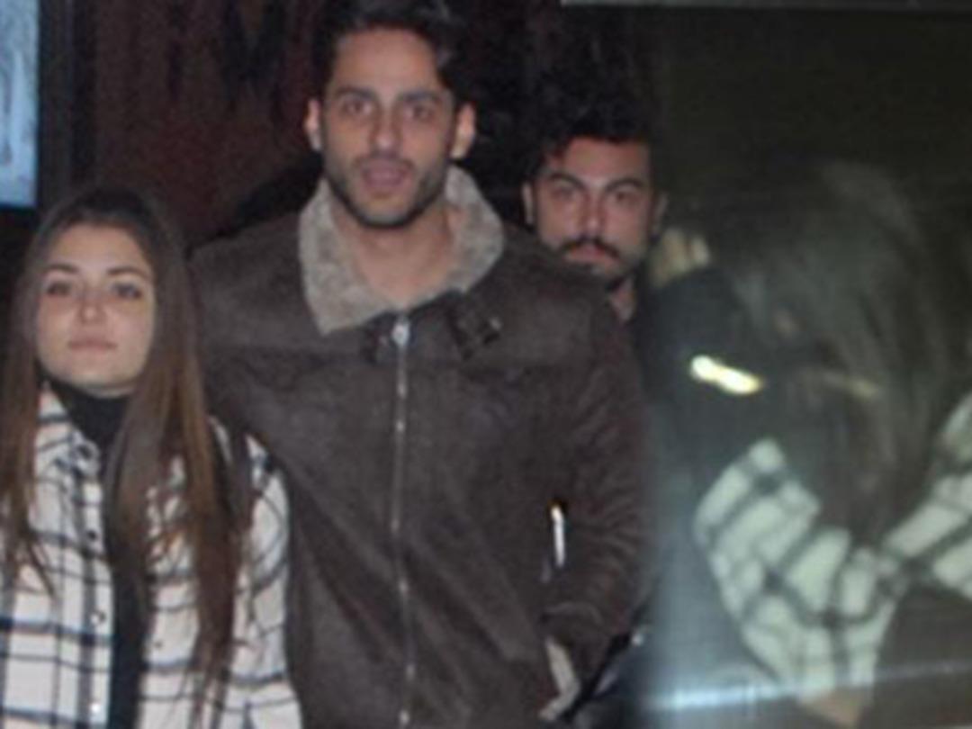 Hande Er&ccedil;el ile Ekin Mert Daymaz Karak&ouml;y'de g&ouml;r&uuml;nt&uuml;lendi