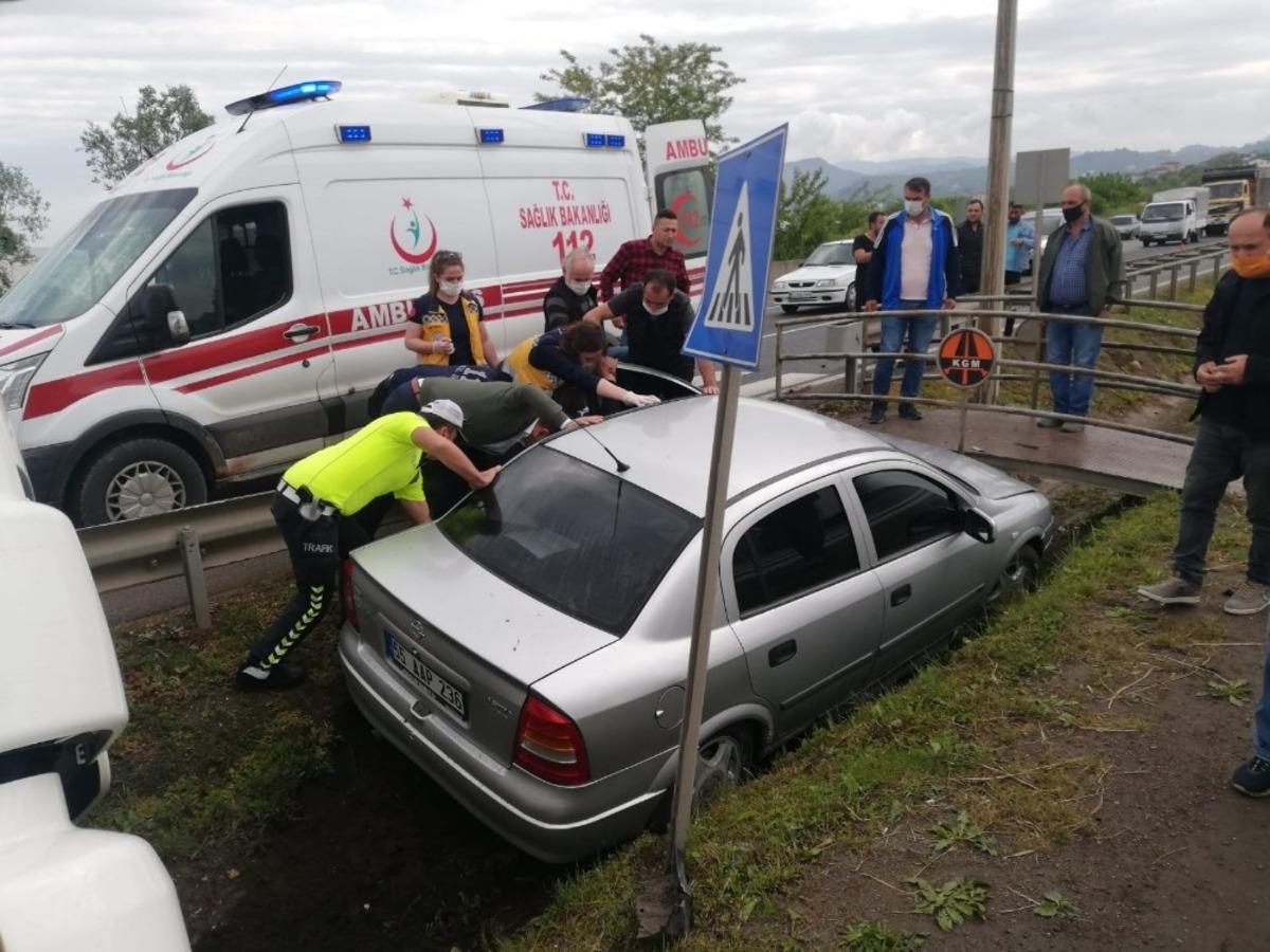 Otomobil ile tır &ccedil;arpıştı: 1 yaralı