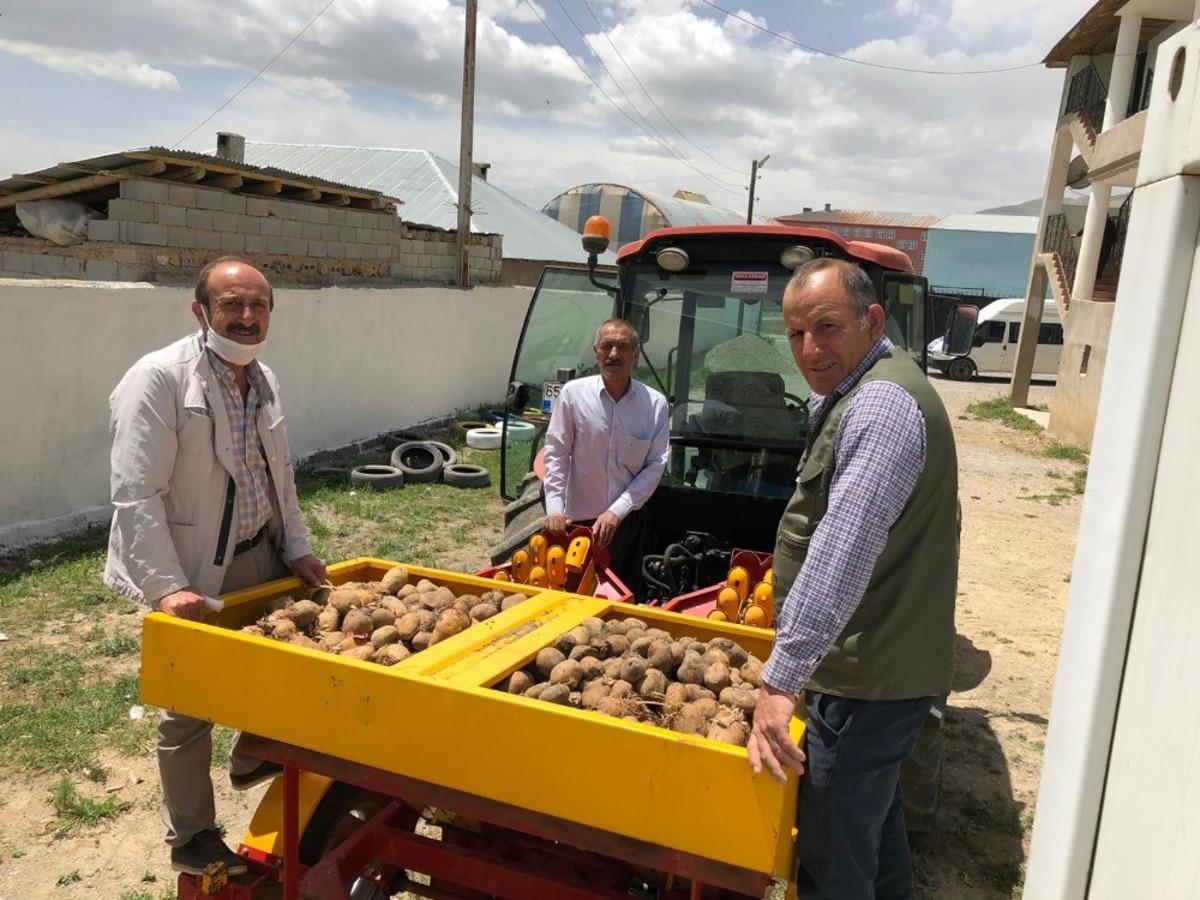 Başkale&rsquo;de patates ekimi