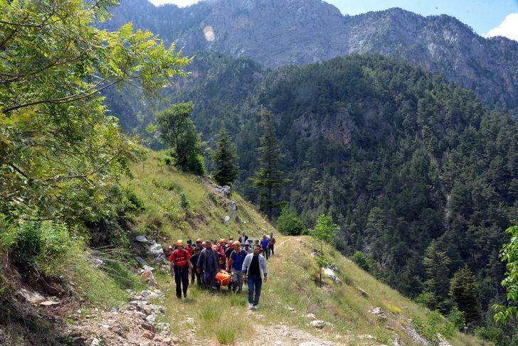 450 metre yükseklikten düşen amatör dağcı öldü G3