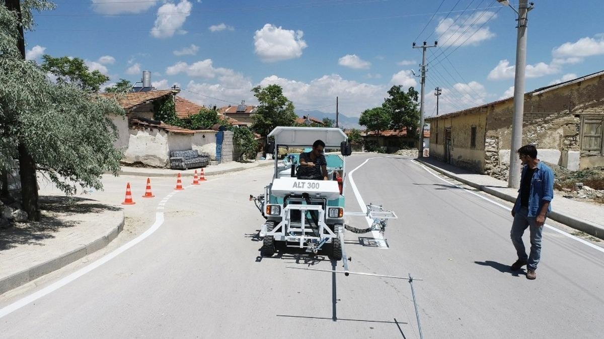 Karaman&rsquo;da belediyenin yol &ccedil;izgi &ccedil;alışması