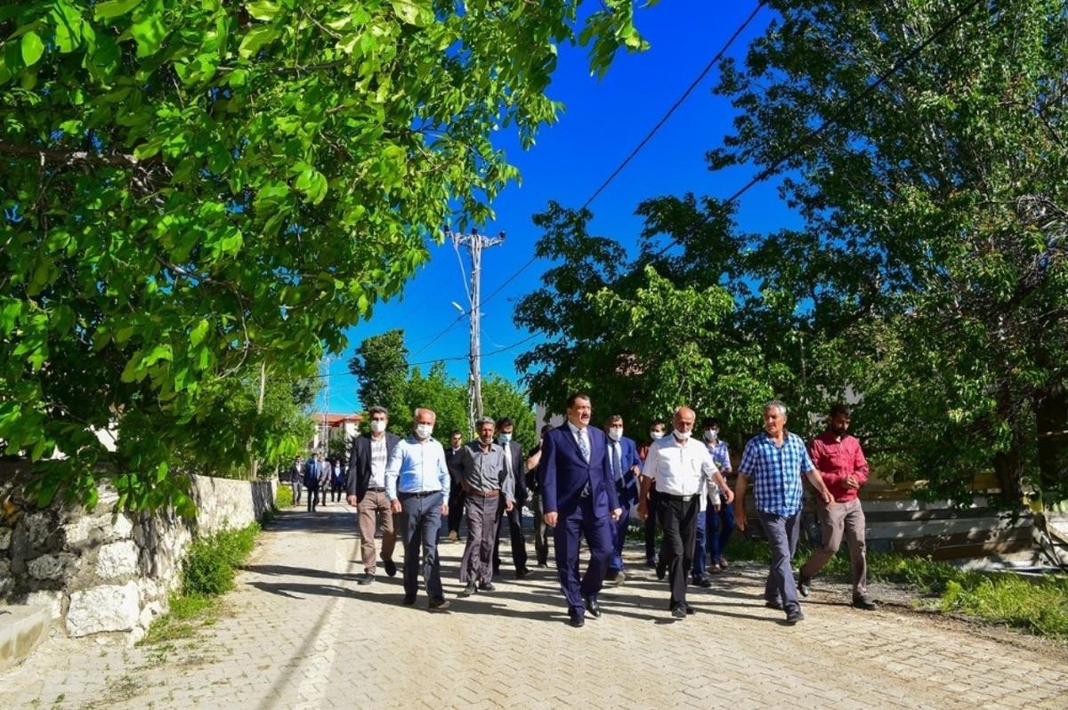 Başkan G&uuml;rkan yol genişletme &ccedil;alışmalarını inceledi