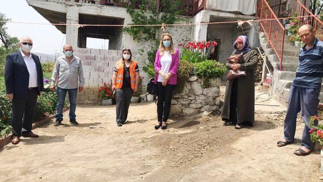 Burhaniye’de Ak Partililer geçmiş olsun ziyaretinde bulundu