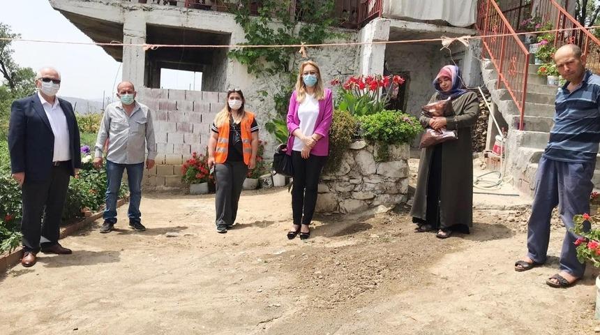 Burhaniye’de Ak Partililer geçmiş olsun ziyaretinde bulundu