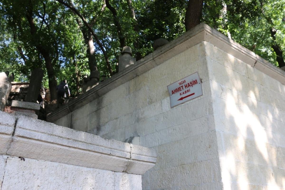 Akşam Şairi Ahmet Haşim, Ey&uuml;psultan&rsquo;da anıldı