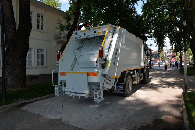 Hendek’e yeni çöp kamyonu alındı