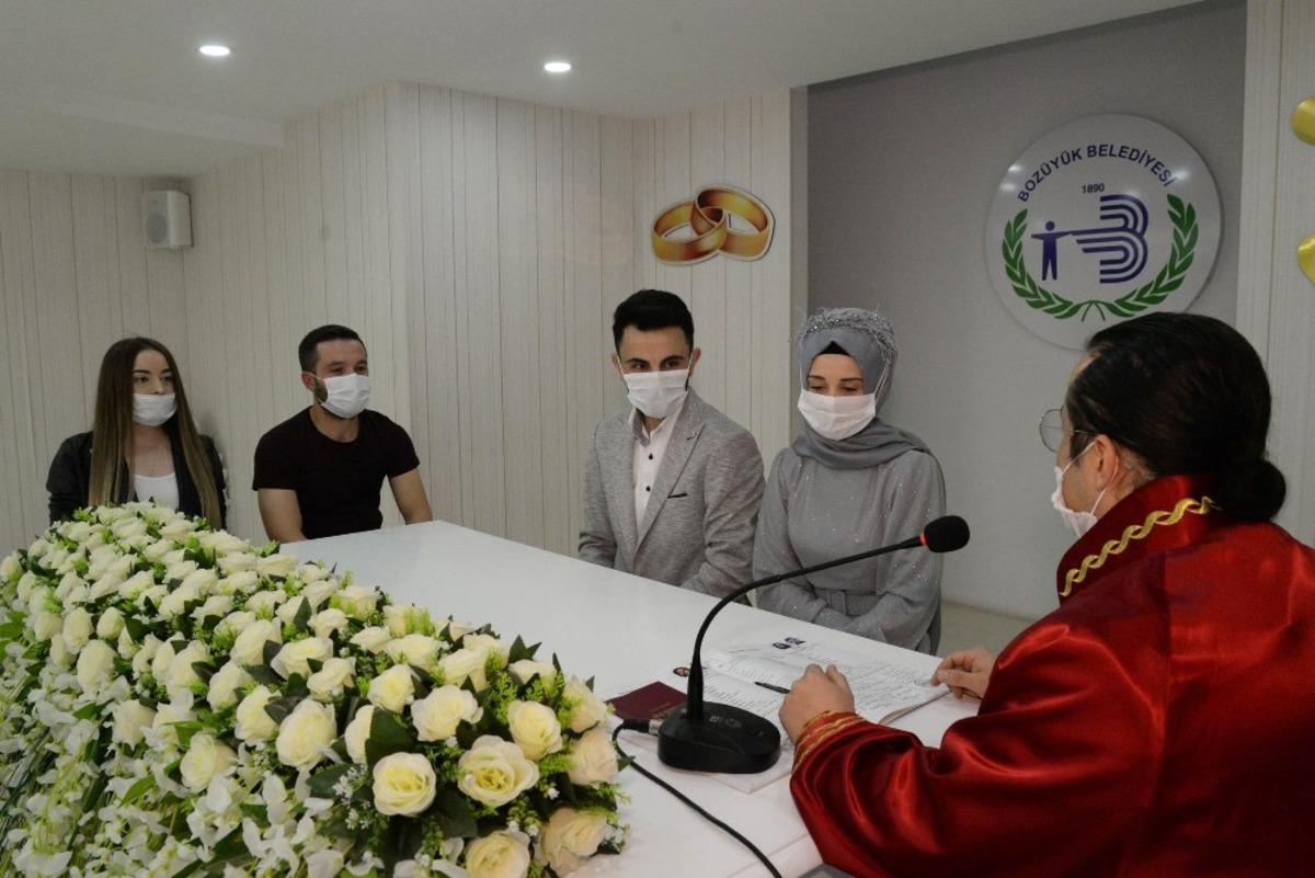 Nikah salonu yeni oturma d&uuml;zeniyle hizmet vermeye başladı