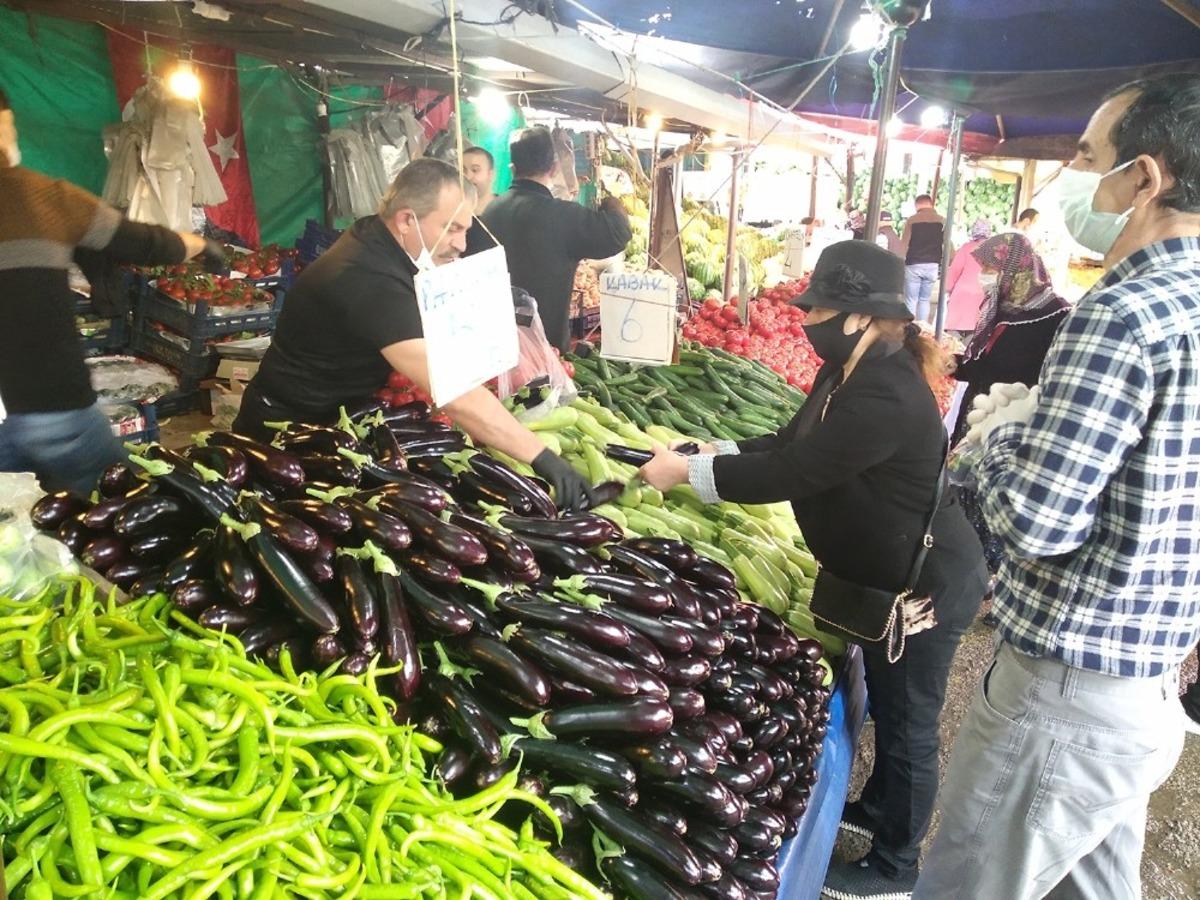Korona vir&uuml;s g&ouml;lgesinde pazar alışverişi