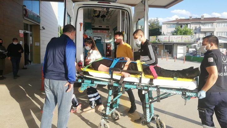 Hafif ticari araç ile motosiklet çarpıştı: 1 yaralı G3