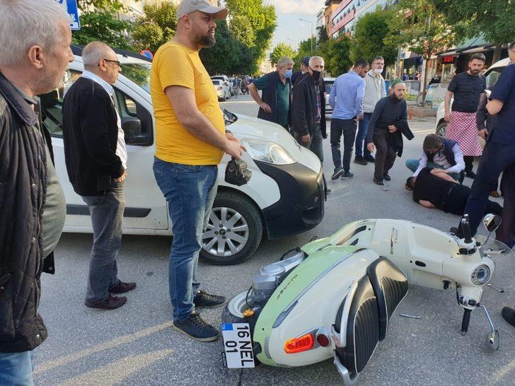 Hafif ticari araç ile motosiklet çarpıştı: 1 yaralı G4