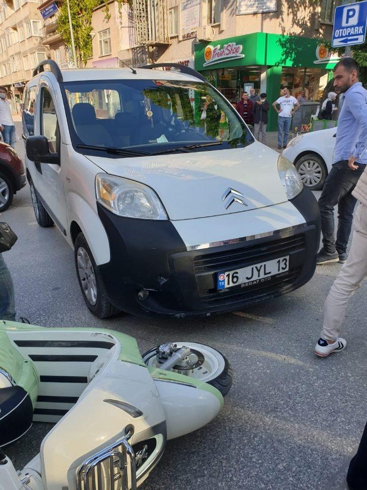 Hafif ticari araç ile motosiklet çarpıştı: 1 yaralı G5