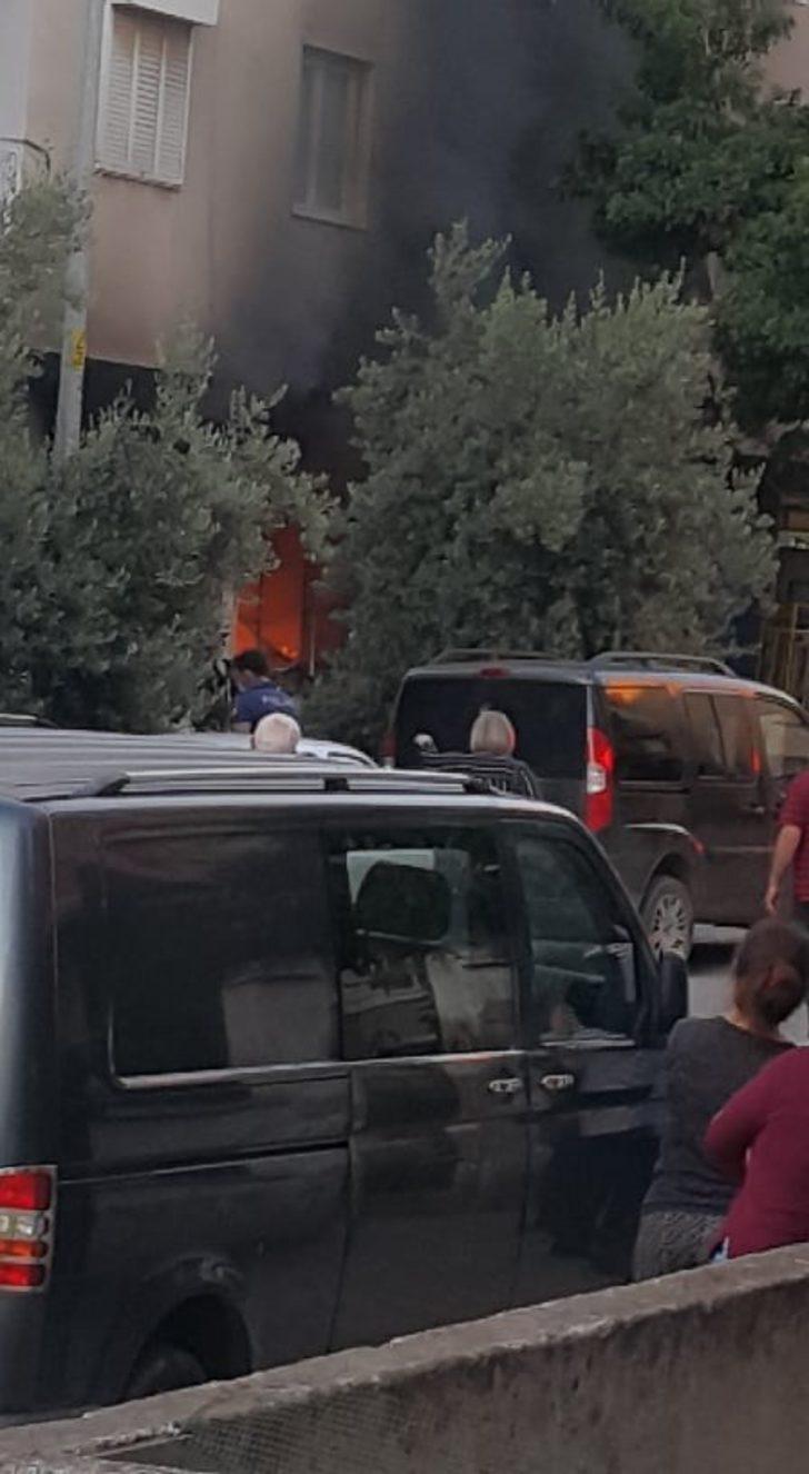 Patlama sesini duyan sokağa fırladı! İzmir'de korku dolu anlar G3