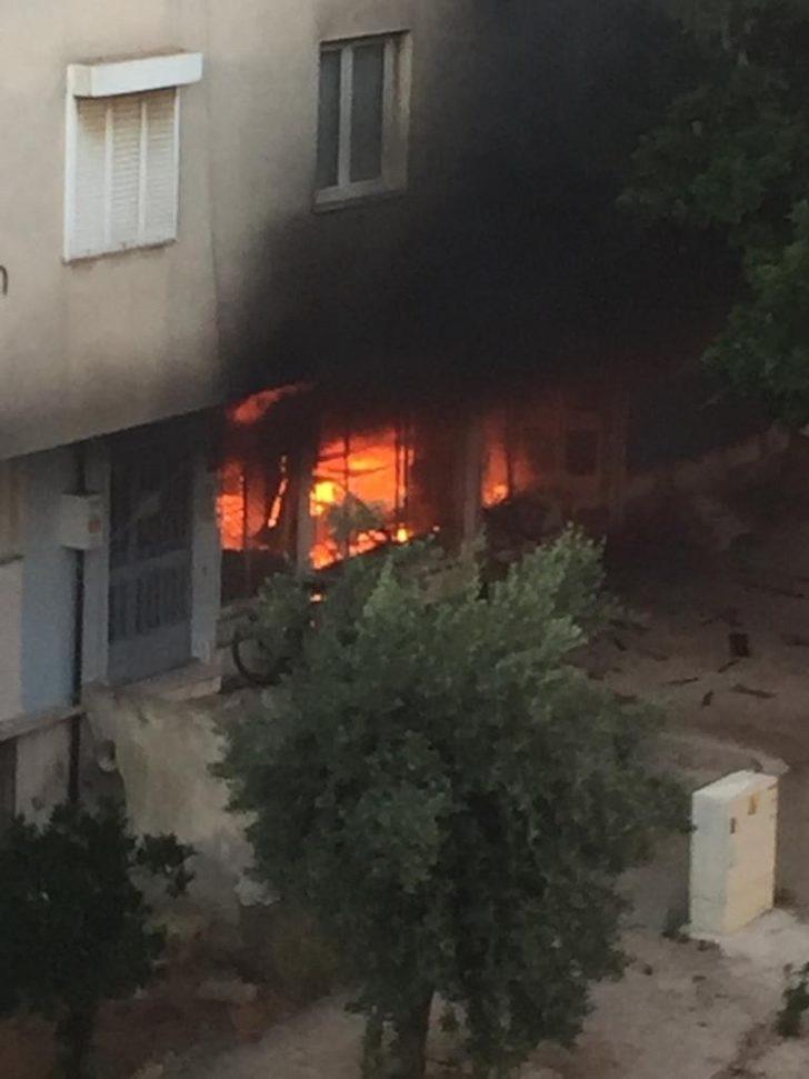 Patlama sesini duyan sokağa fırladı! İzmir'de korku dolu anlar G4