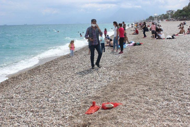 Sahildeki şüpheli çuvallardan büyü malzemeleri çıktı G3