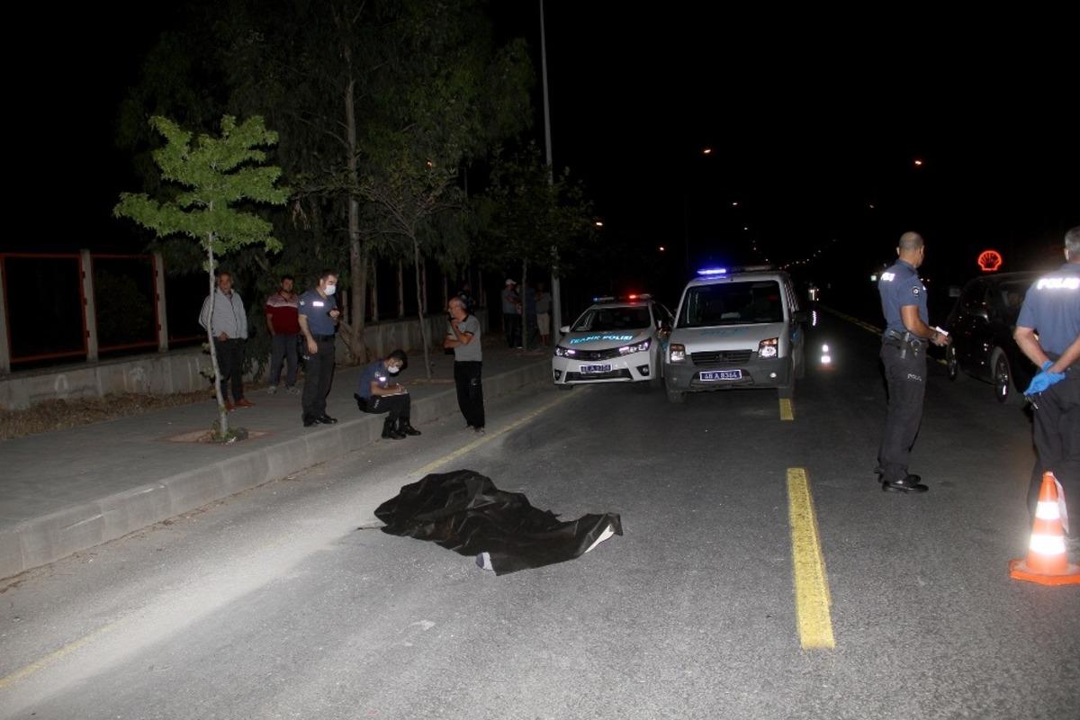 Seyir halindeki motosiklet devrildi: 1 &ouml;l&uuml;