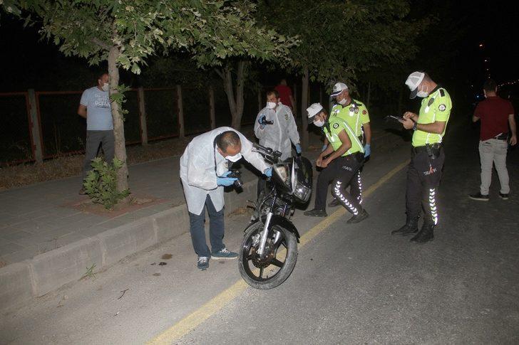 Seyir halindeki motosiklet devrildi: 1 ölü G4