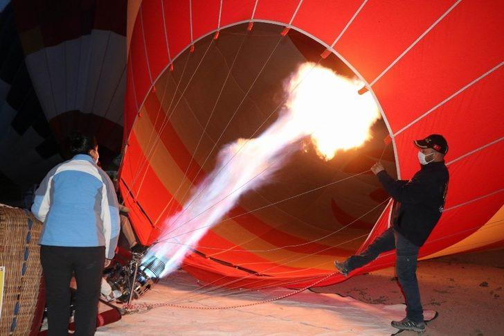 Kapadokya’da gökyüzü balonlarla renklendi G2