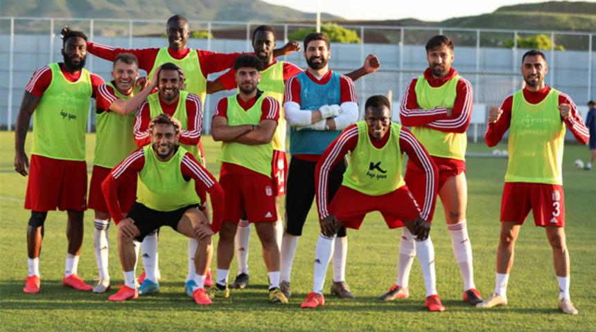 Sivasspor &ccedil;ift kale ma&ccedil; yaptı