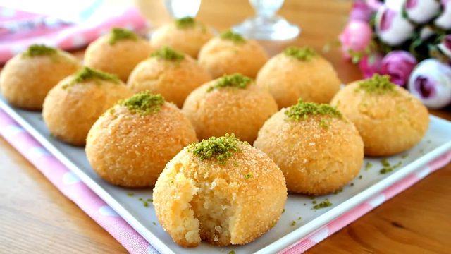 Hira tatlısı tarifi: İrmik sevenler bu tatlıya bayılacak