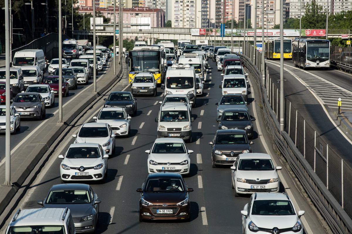 İstanbul trafiğinde sabah yoğunluğu
