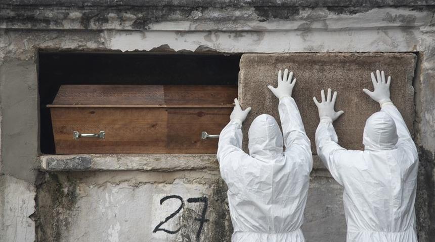 Koronavir&uuml;s &ouml;l&uuml;mleri Brezilya ve Meksika'da artıyor