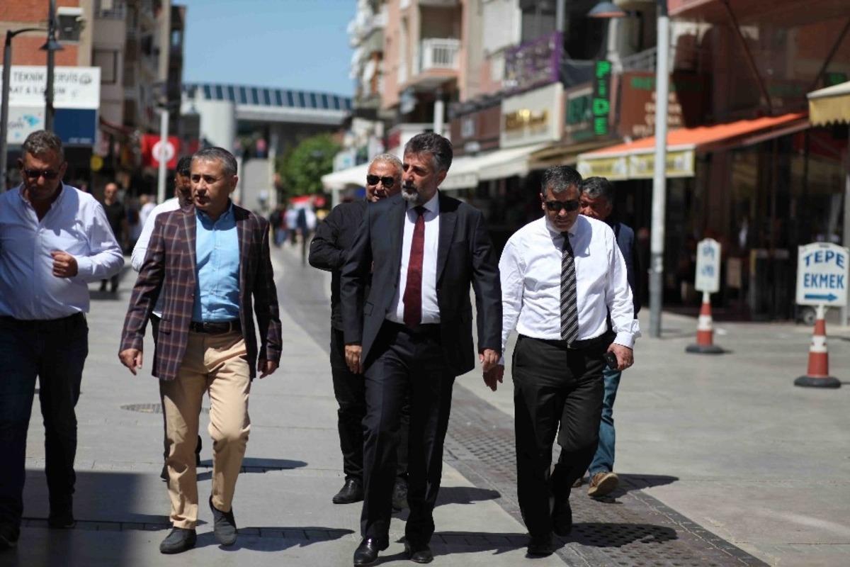 Bayraklı Sevgi Yoluna yağmur suyu kanalı