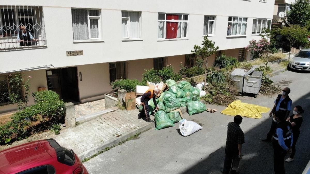 Pendik&rsquo;te bir evden &uuml;&ccedil; ton &ccedil;&ouml;p &ccedil;ıktı