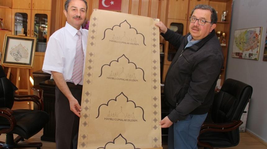 Kula Esnaf Odası’ndan tek kullanımlık seccade desteği