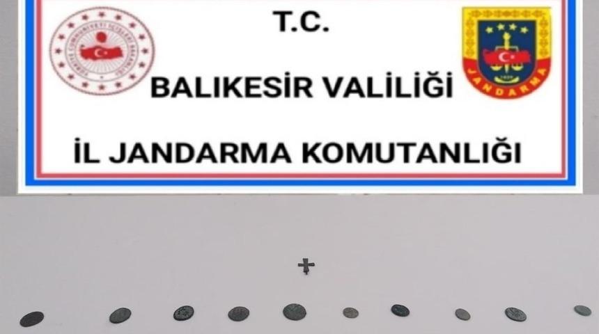 Karesi&rsquo;de tarihi eser ka&ccedil;ak&ccedil;ısını jandarma yakaladı